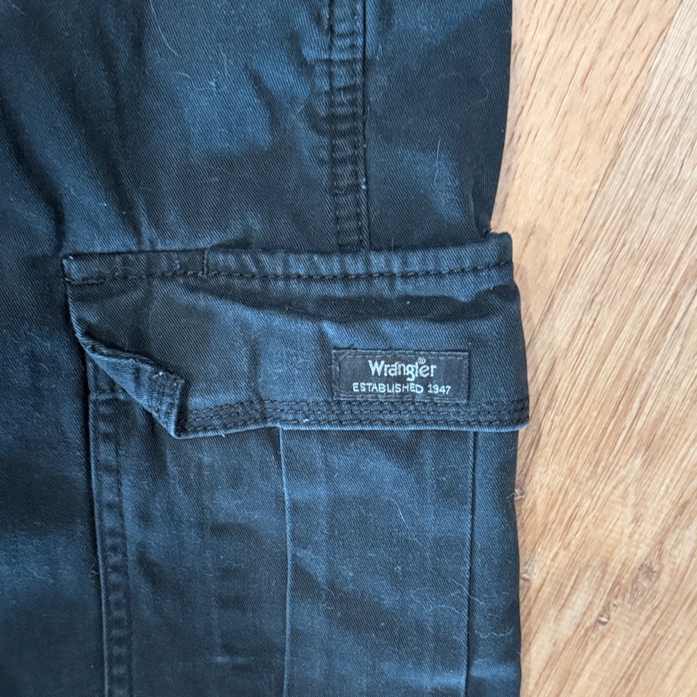 Wrangler Men's Black Cargo Pants 30-32 - Picture 2 of 5